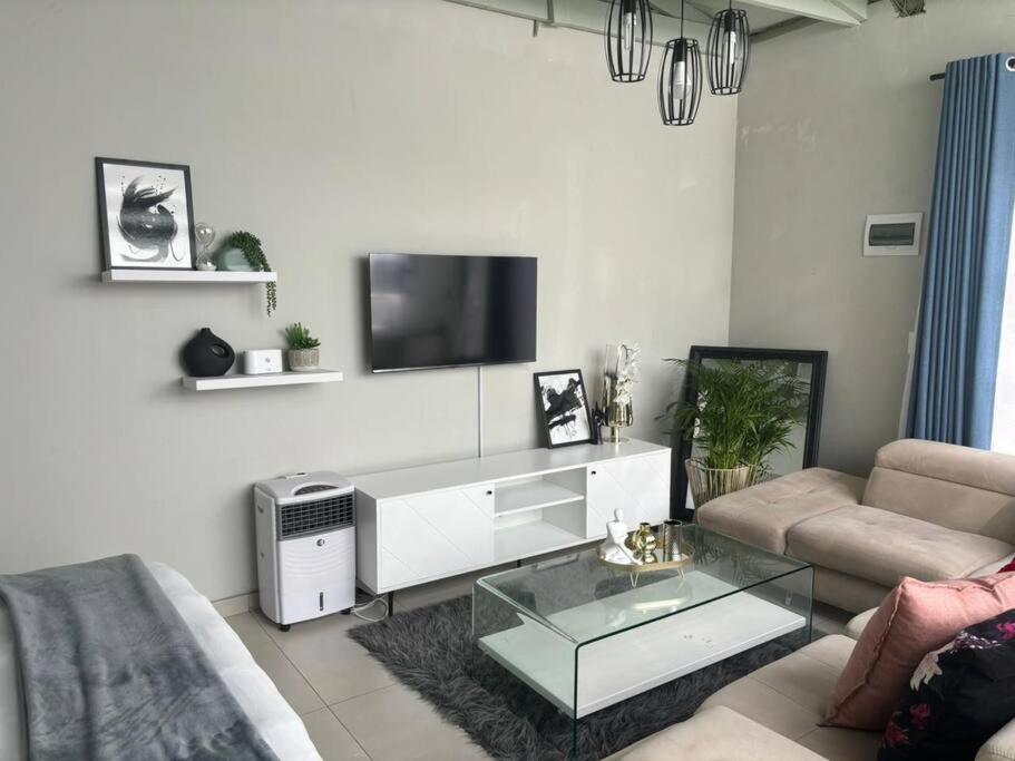 Cosy Nest 5 Min2sandton 2 Apartment
