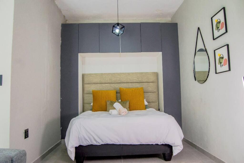 Cosy Nest 5 Min2sandton 15 Apartment