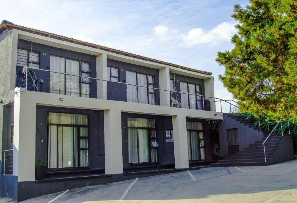 Apartment Cosy Nest 5 Min2sandton 15 Johannesburg