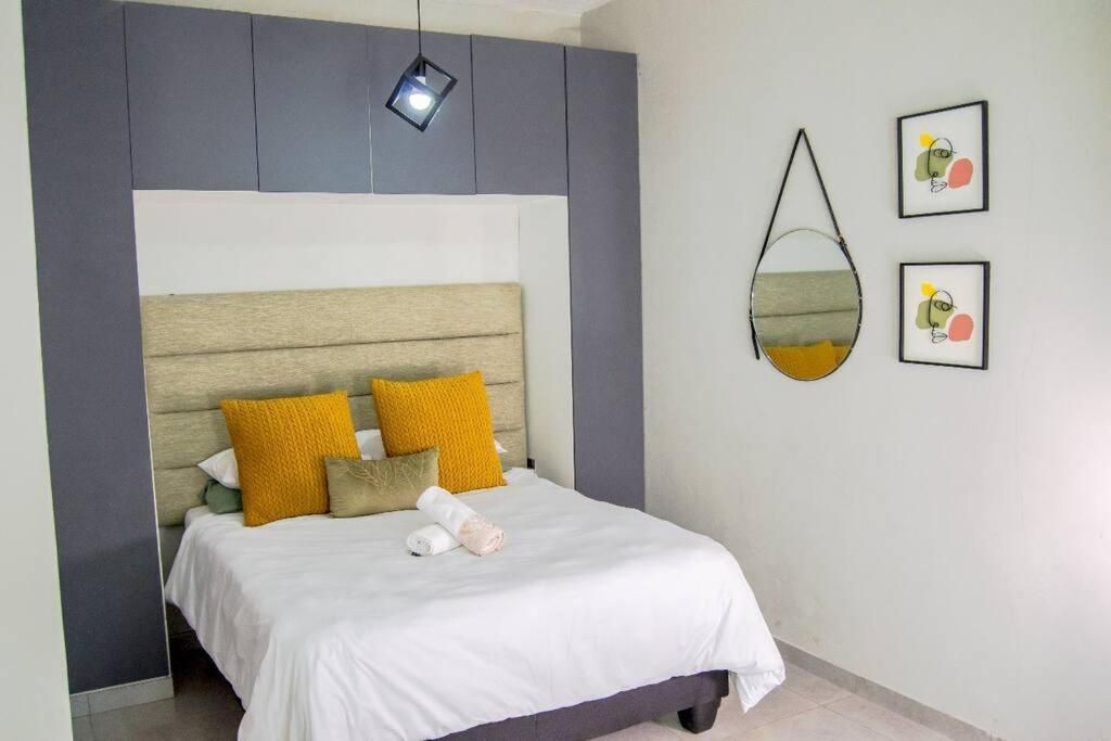 Cosy Nest 5 Min2sandton 15 Apartment