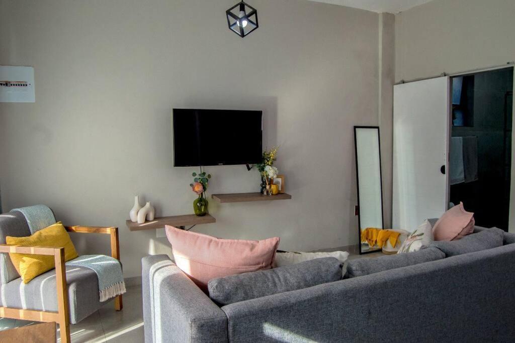 Cosy Nest 5 Min2sandton 15 Apartment *