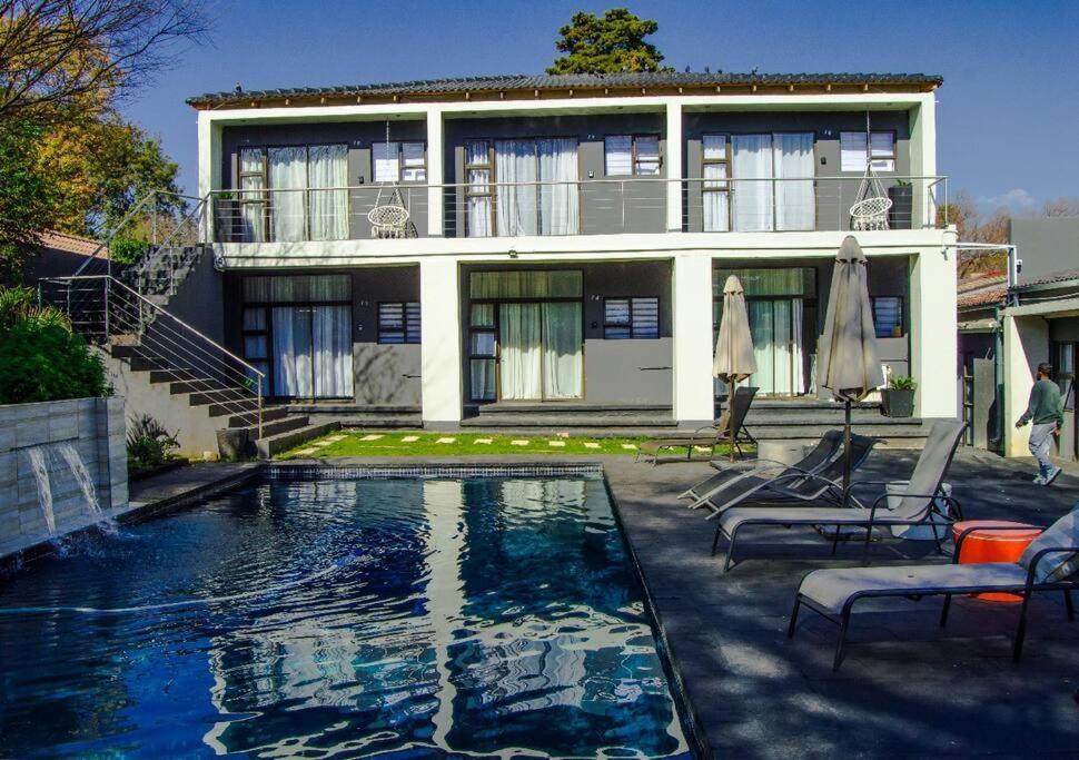 Apartment Cosy Nest 5 Min2sandton 15 *