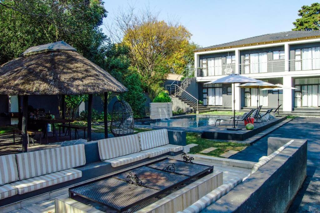 Apartment Cosy Nest 5 Min2sandton 15