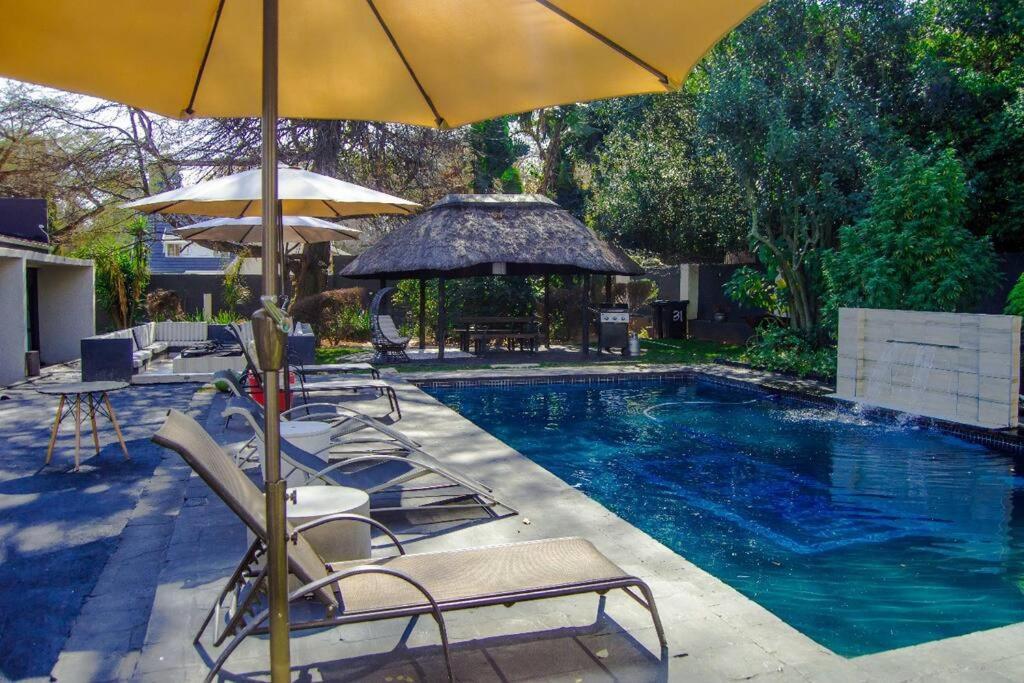 Cosy Nest 5 Min2sandton 15 Apartment