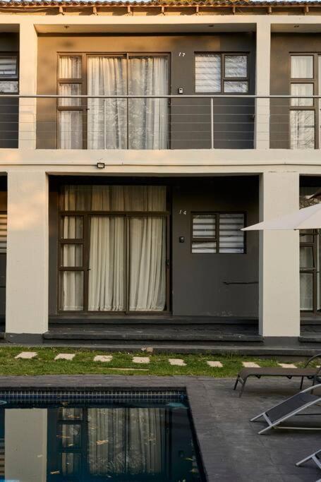 Luxury Walk To Melrose Arch 11 Johannesburg