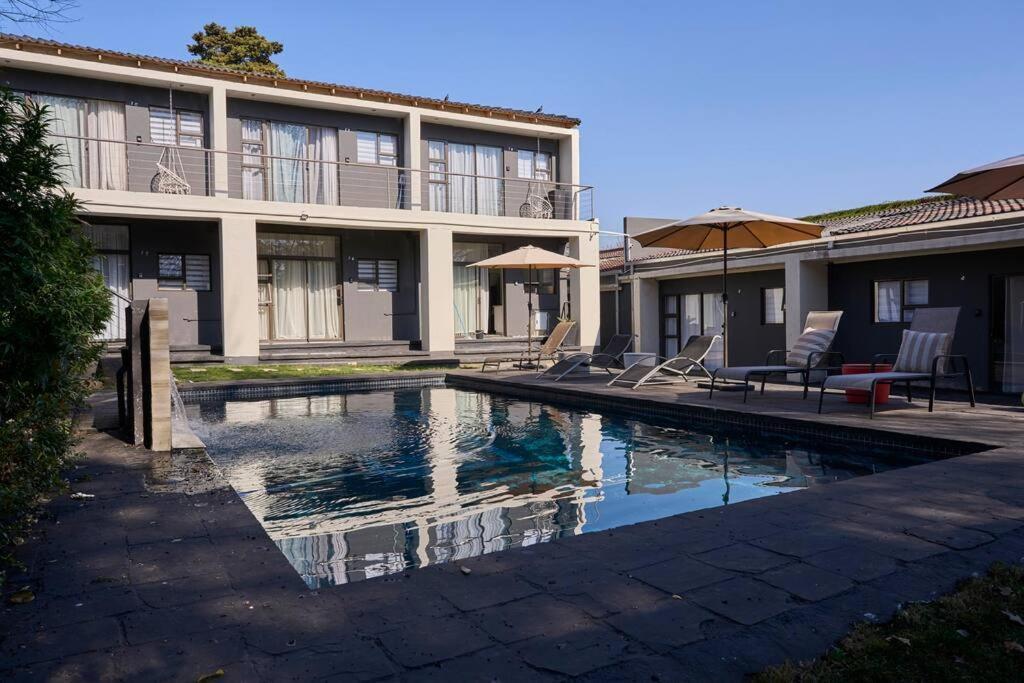 Luxury Walk To Melrose Arch 11 Apartment *