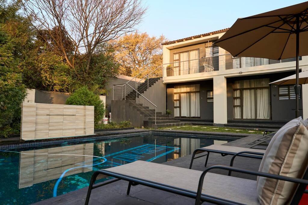 Lux 5min To Sandton 17 * Johannesburg