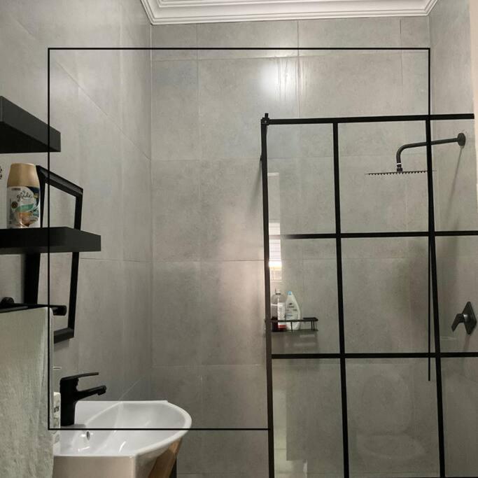 Apartment Lux 5min To Sandton 17 *