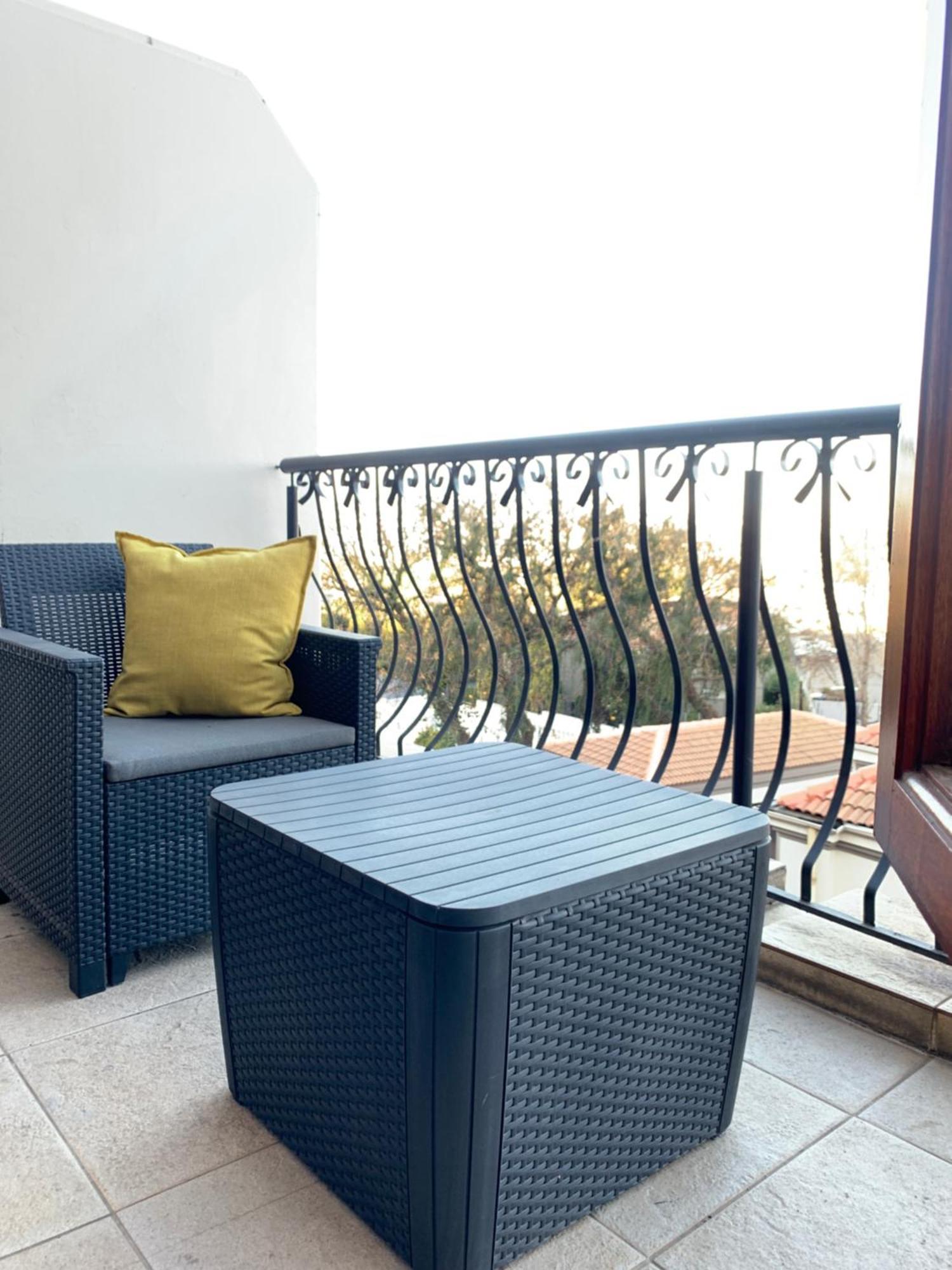 Two Bedroom In Sandton 2,5km From Sandton Johannesburg