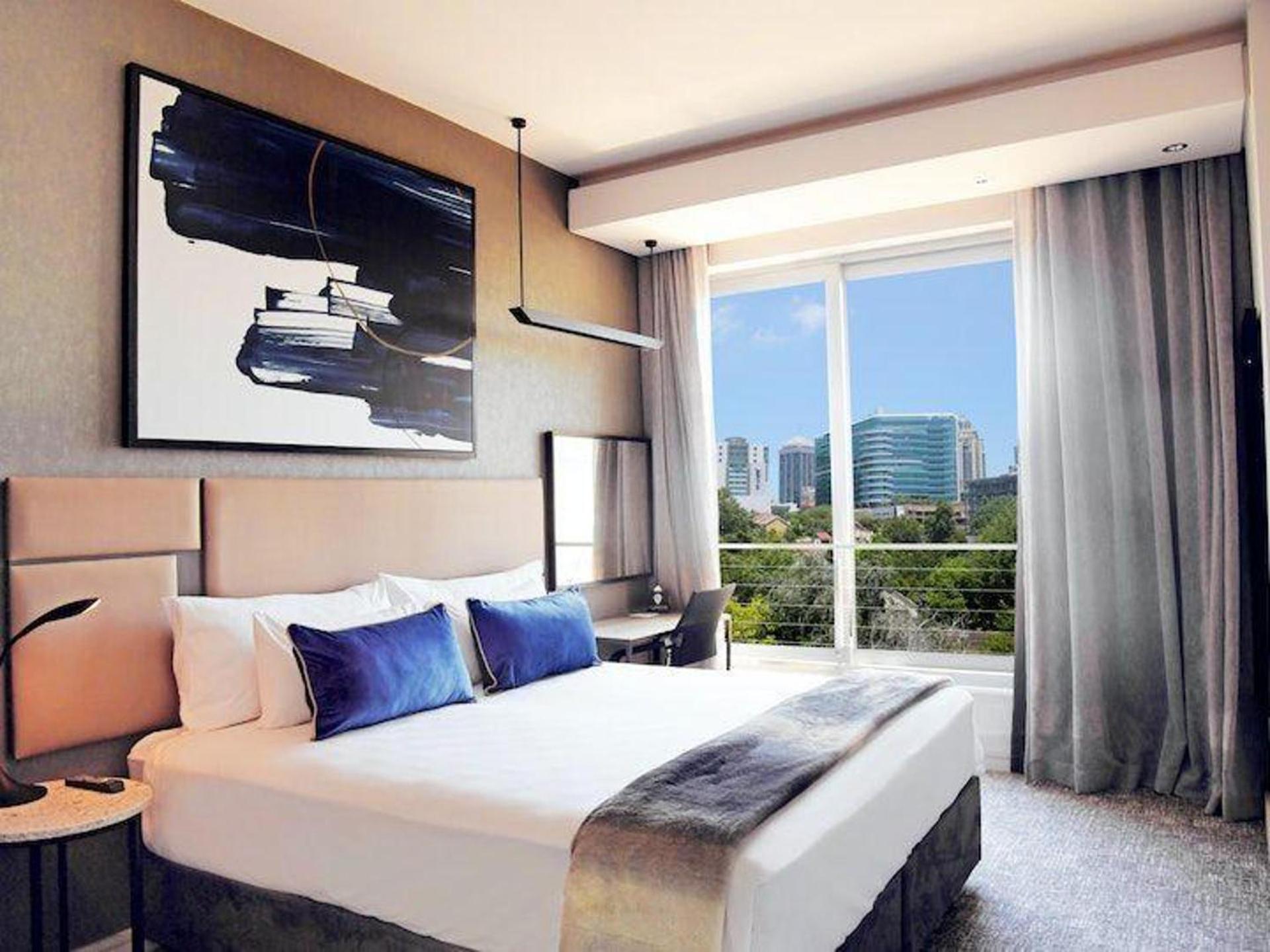 Sandtoncity-apartment-sleeps4-pool-parking * Johannesburg