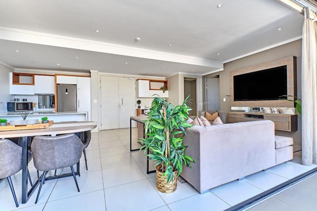 Stylish Urban Retreat In The Heart Of Sandton Johannesburg