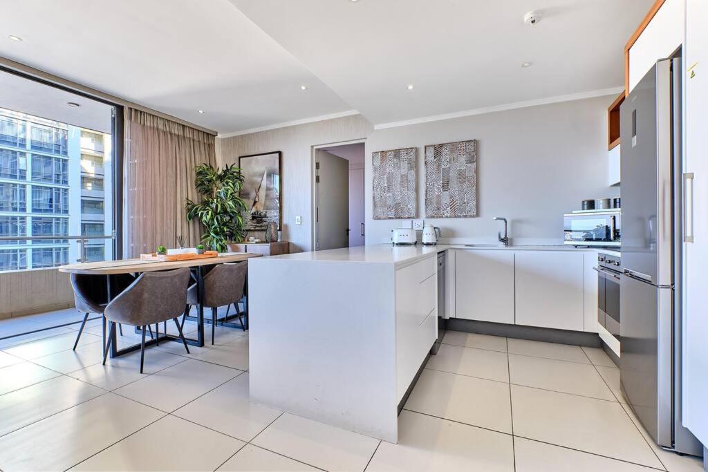 Stylish Urban Retreat In The Heart Of Sandton *
