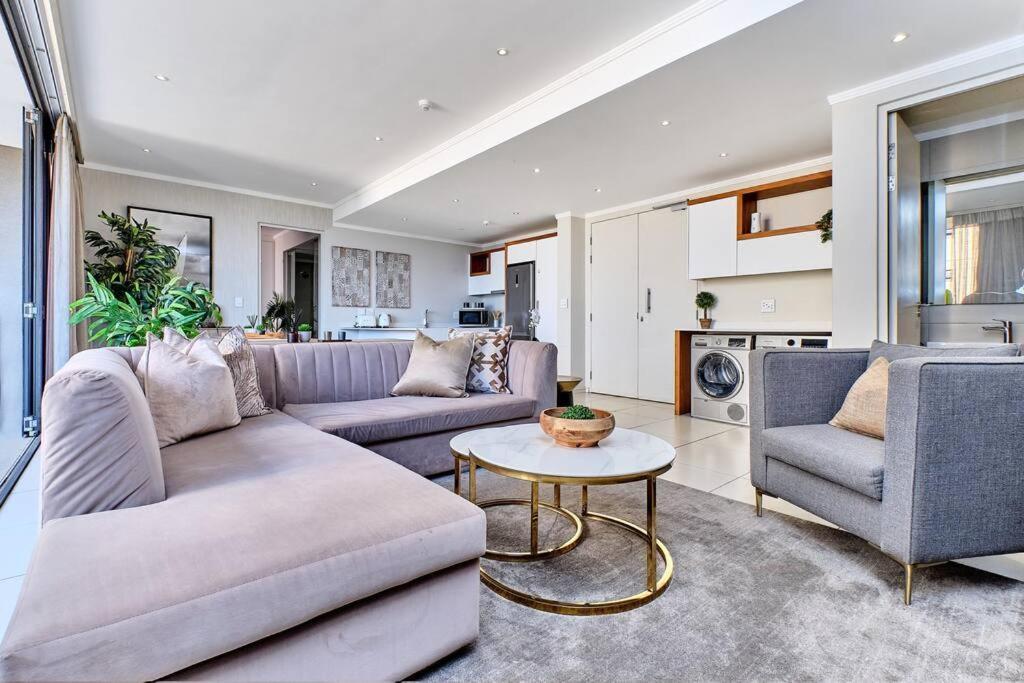 Stylish Urban Retreat In The Heart Of Sandton Apartment Johannesburg