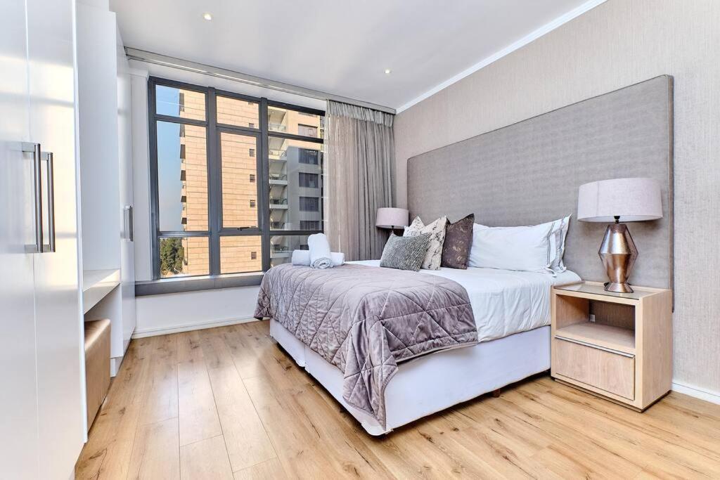 Apartment Stylish Urban Retreat In The Heart Of Sandton Johannesburg