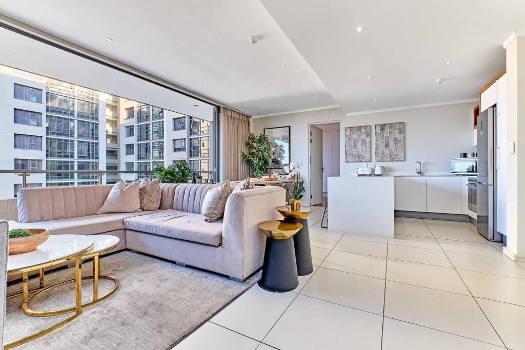 Stylish Urban Retreat In The Heart Of Sandton *