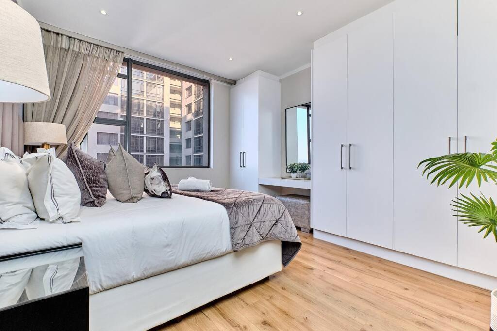 Stylish Urban Retreat In The Heart Of Sandton * Johannesburg