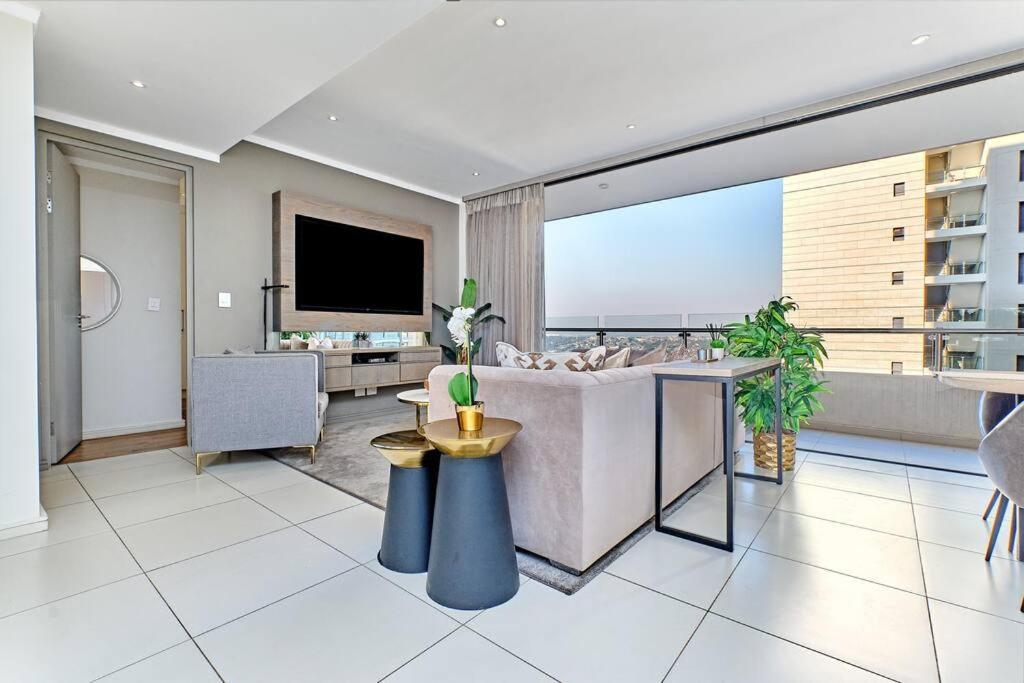 Stylish Urban Retreat In The Heart Of Sandton