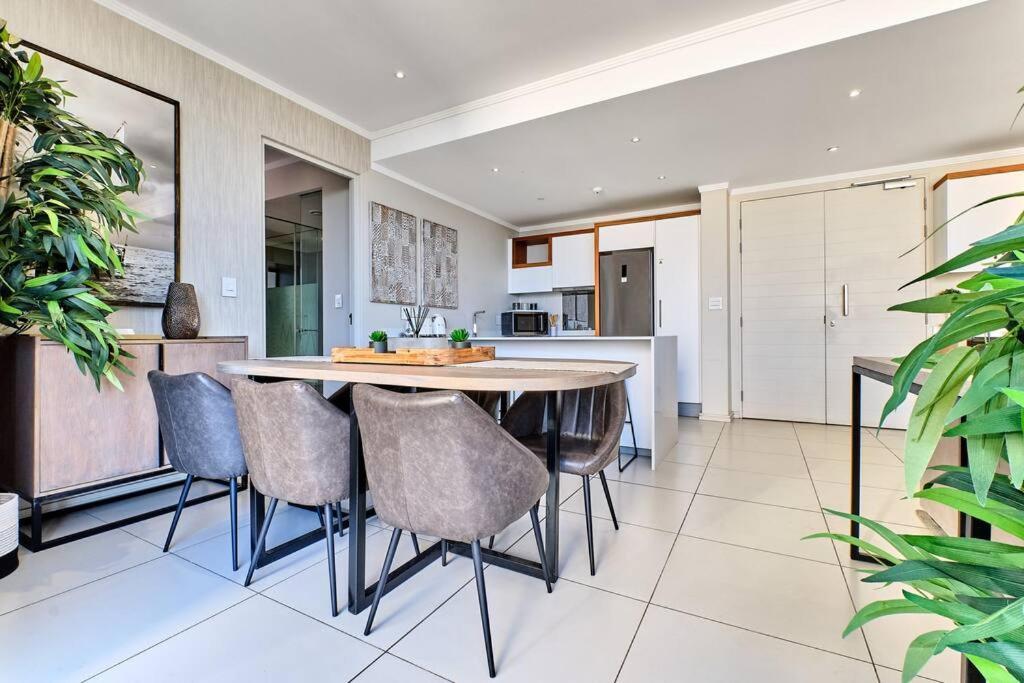Stylish Urban Retreat In The Heart Of Sandton