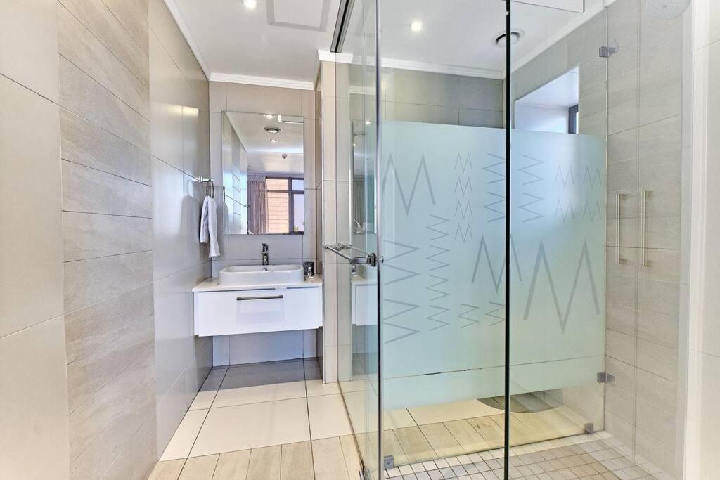 Apartment Stylish Urban Retreat In The Heart Of Sandton