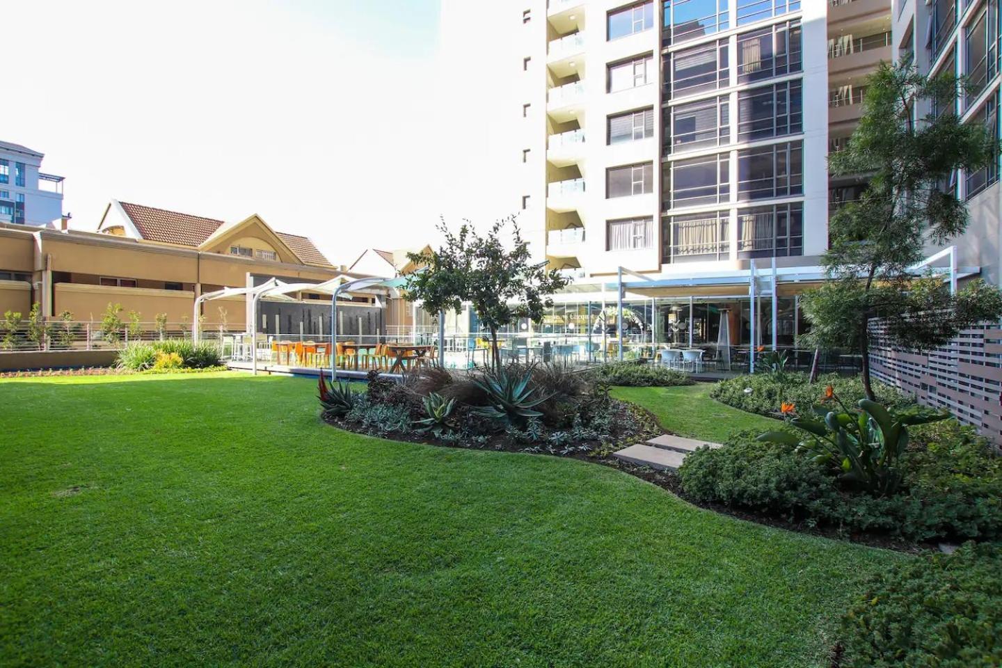 Apartment Stylish Urban Retreat In The Heart Of Sandton *