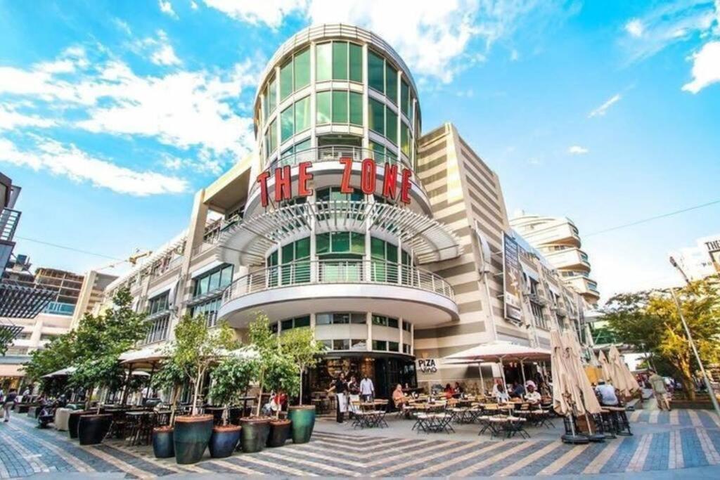 Stylish Near Sandton And Melrose Arch Apartment