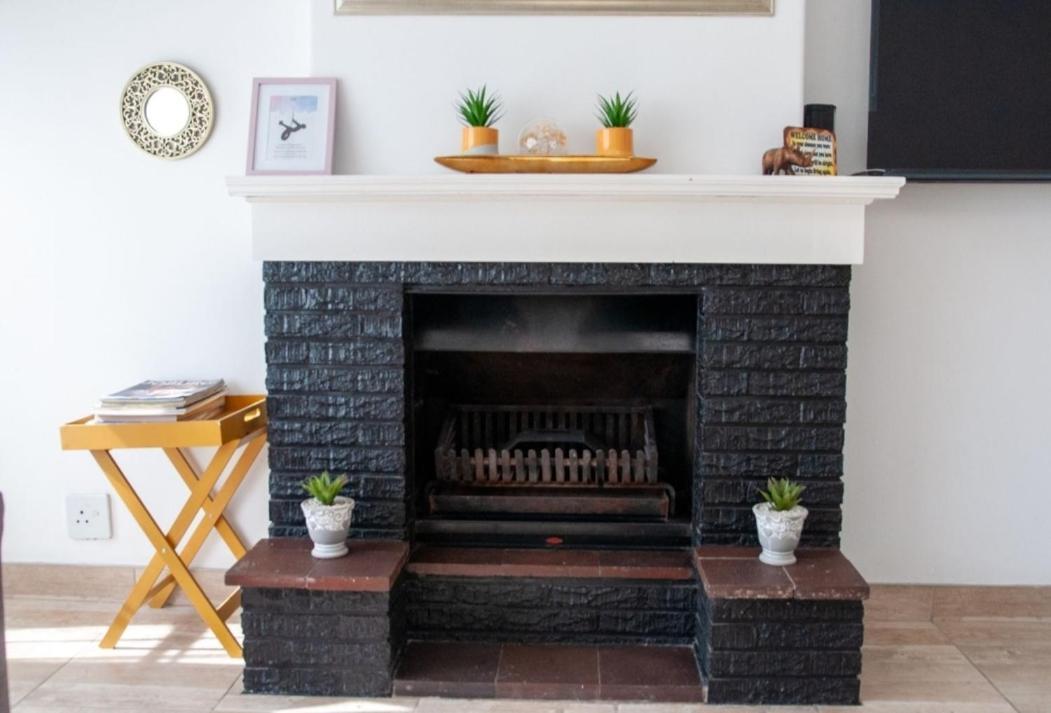 Stylish Near Sandton And Melrose Arch Apartment *