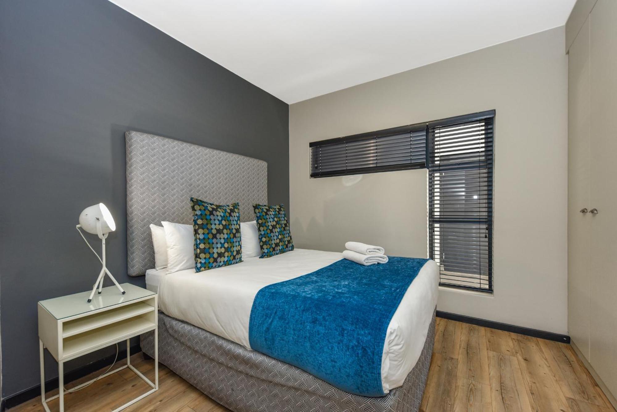 Easy - The Vantage Rosebank *