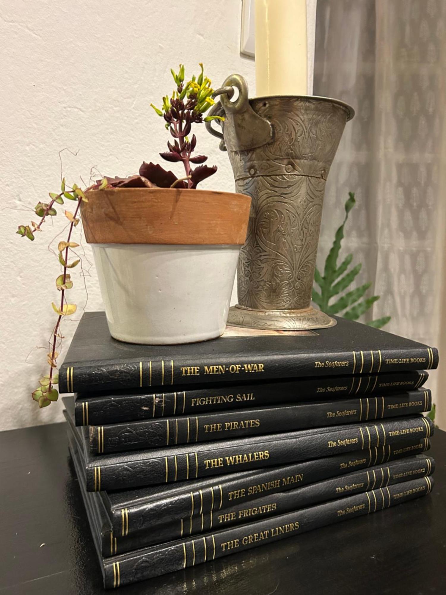 Book Apartment *