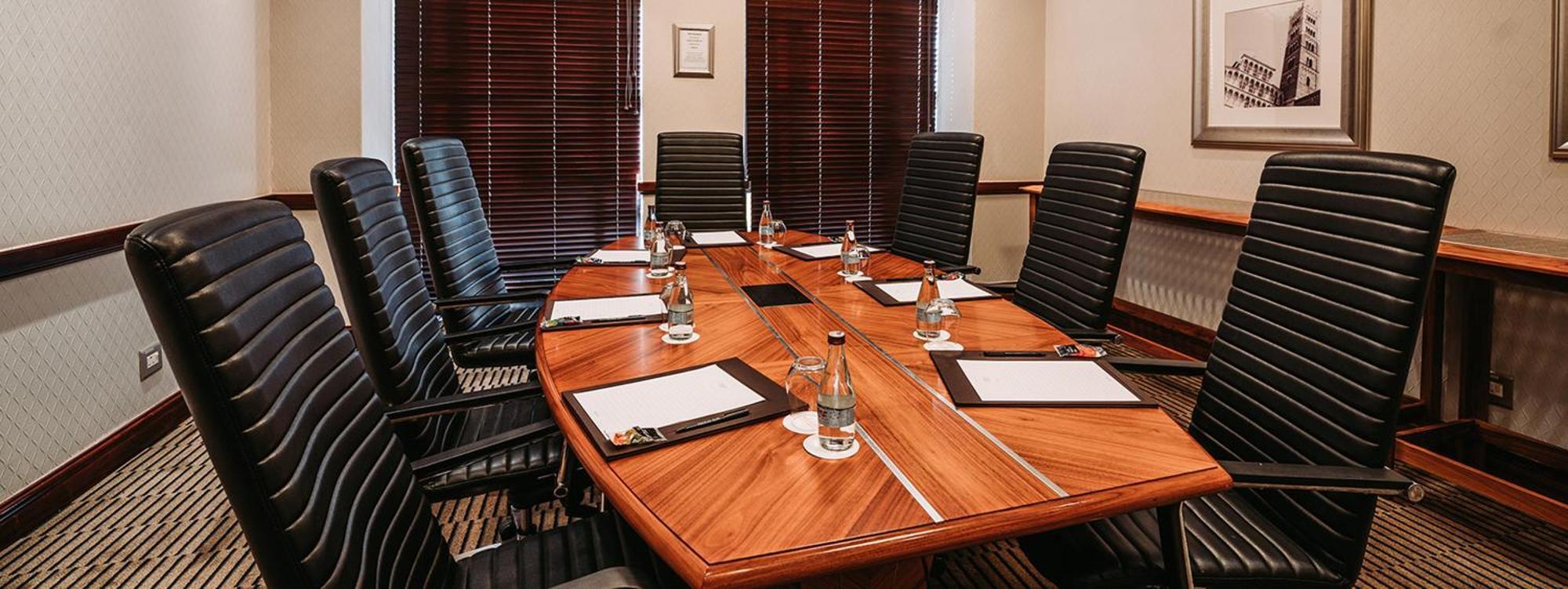 Pivot Montecasino Hotel 4*