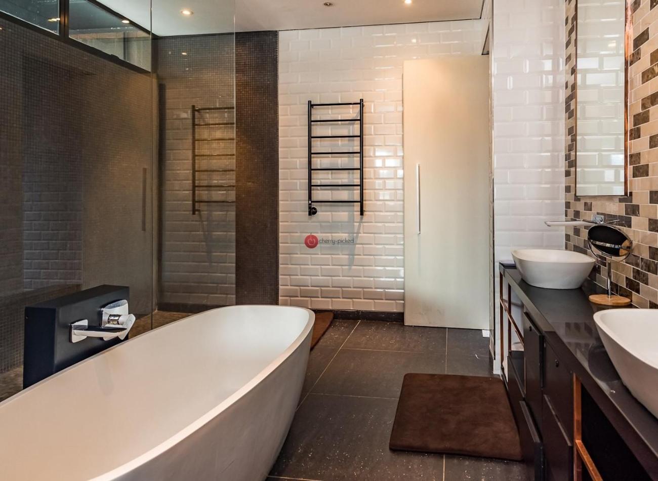 Curiocity Penthouses *