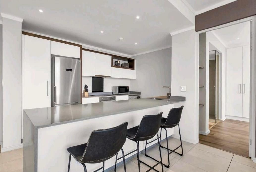 Luxurious 2-bedroom In Sandton Apartamento *