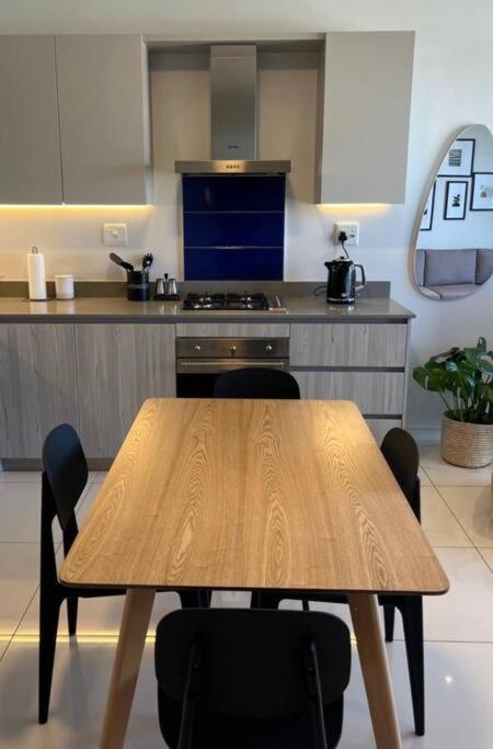 1008 The Median, Rosebank Apartment *