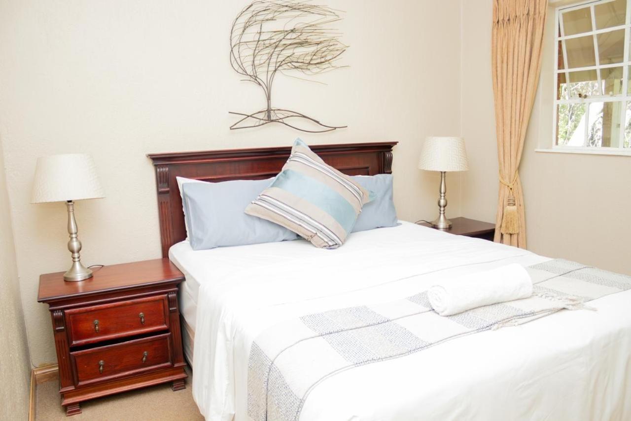 Apartment Lovely Spacious Two Bedroom *
