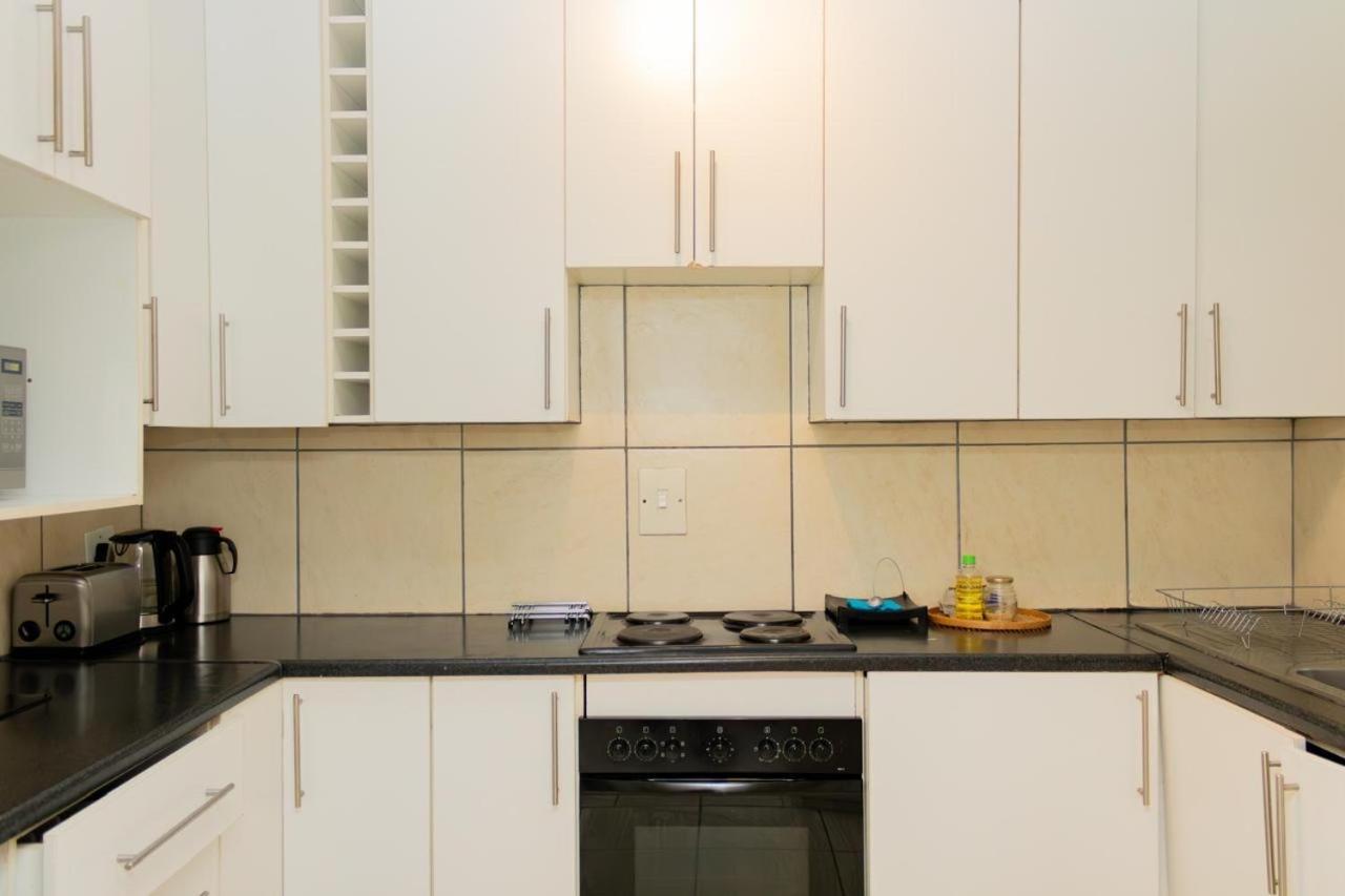 Delightful Spacious Two Bedroom Johannesburg