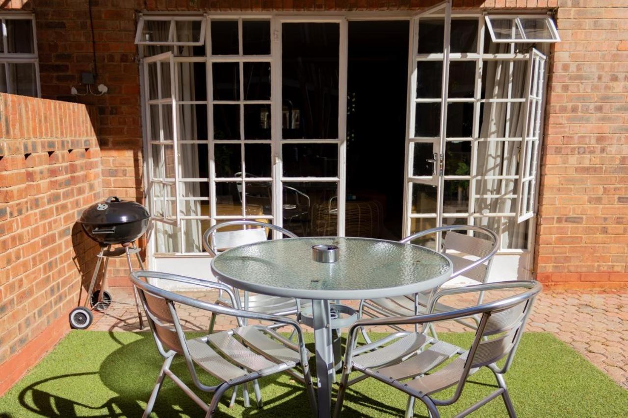 Delightful Spacious Two Bedroom Apartment *