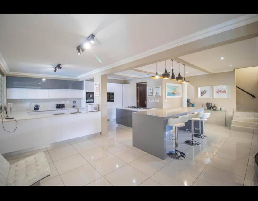 Villa Sandton 6 Bedroom Luxury Johannesburg