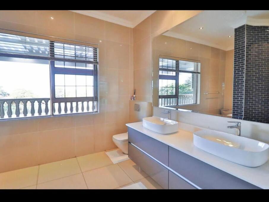 Sandton 6 Bedroom Luxury * Johannesburg