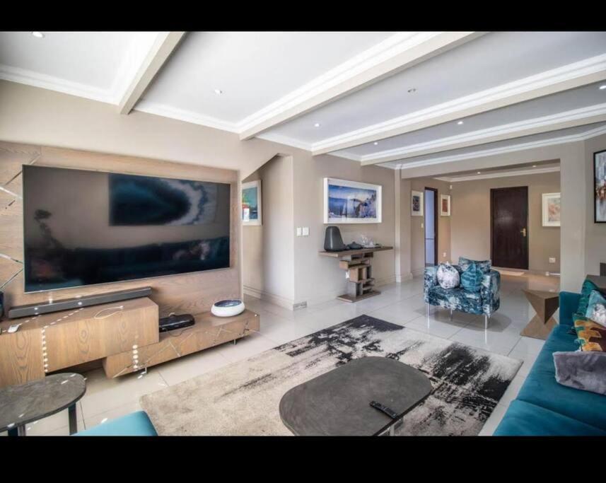 Sandton 6 Bedroom Luxury Johannesburg