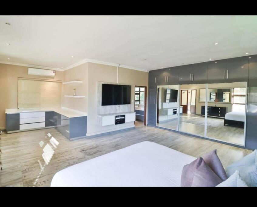 Sandton 6 Bedroom Luxury Villa