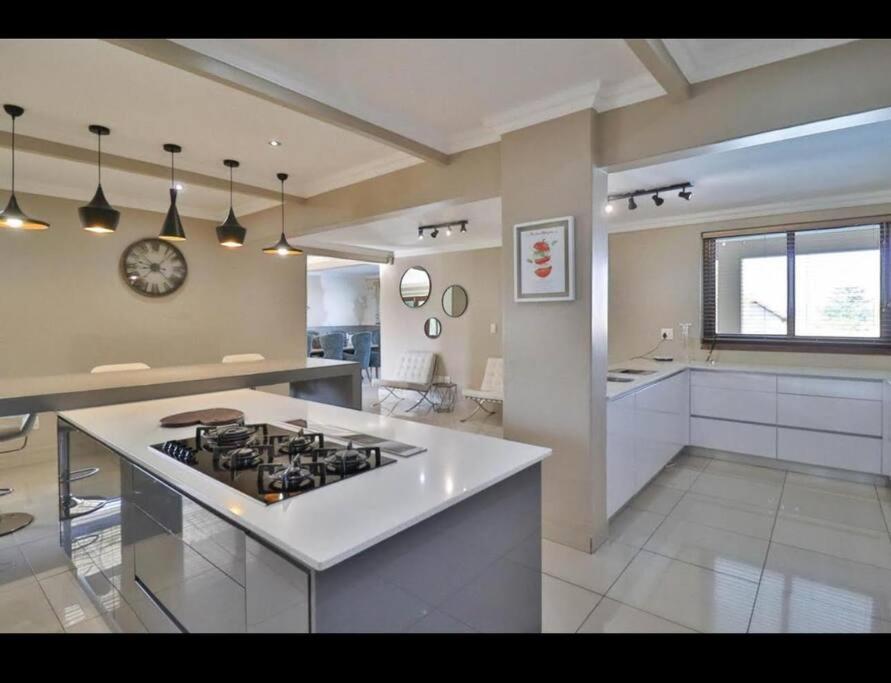 Villa Sandton 6 Bedroom Luxury *