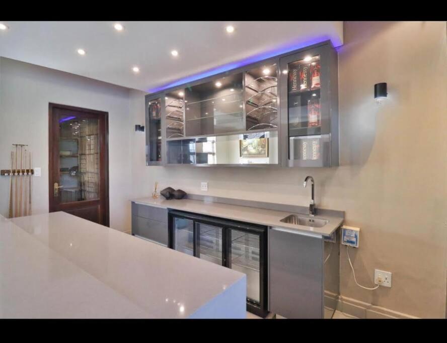 Villa Sandton 6 Bedroom Luxury Johannesburg