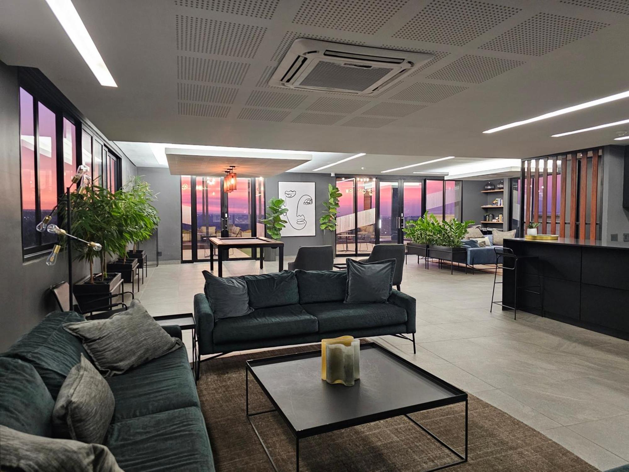 Chic With Panoramic Sandton Views *