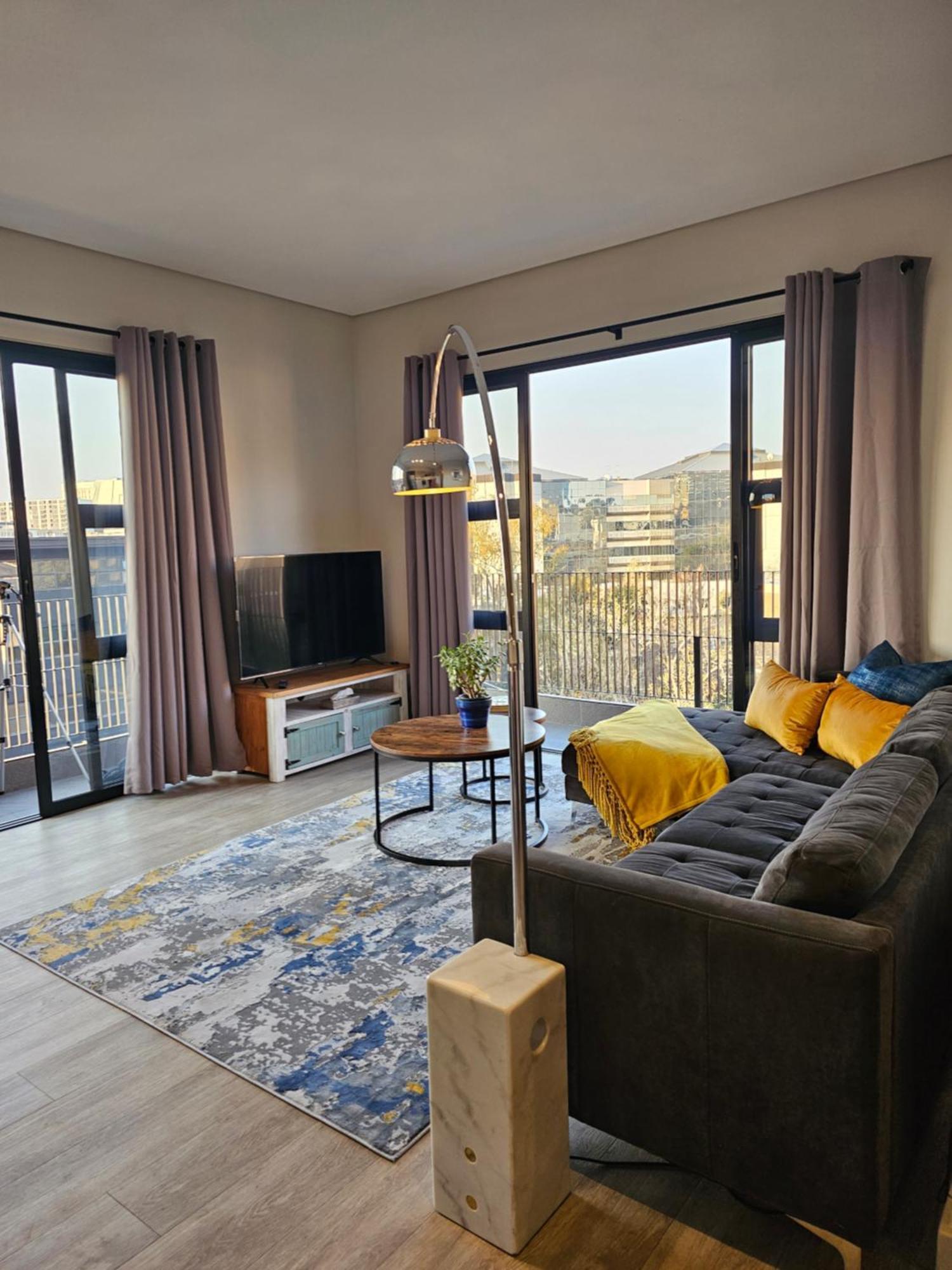 Apartamento Chic With Panoramic Sandton Views *
