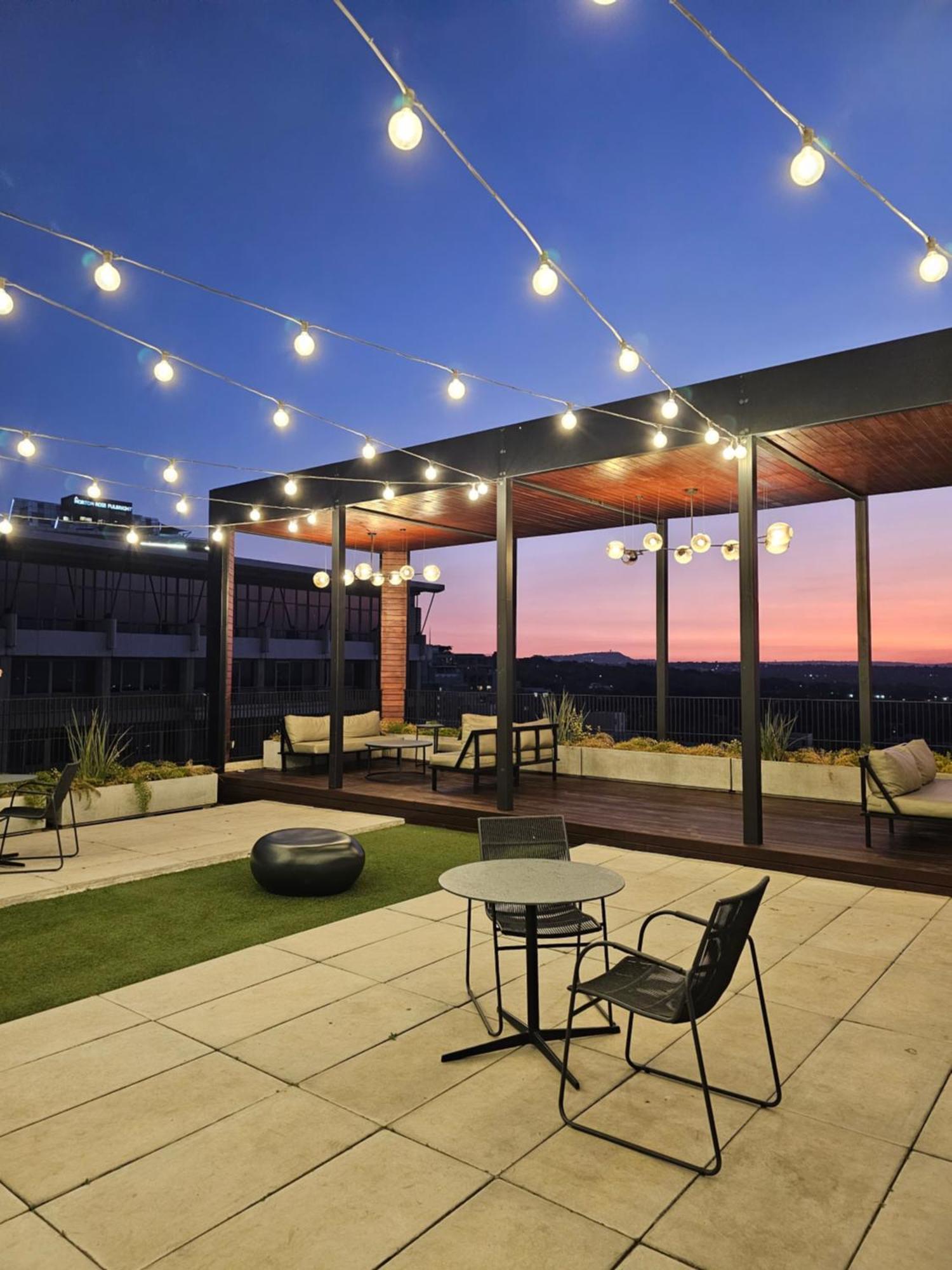 Apartamento Chic With Panoramic Sandton Views *