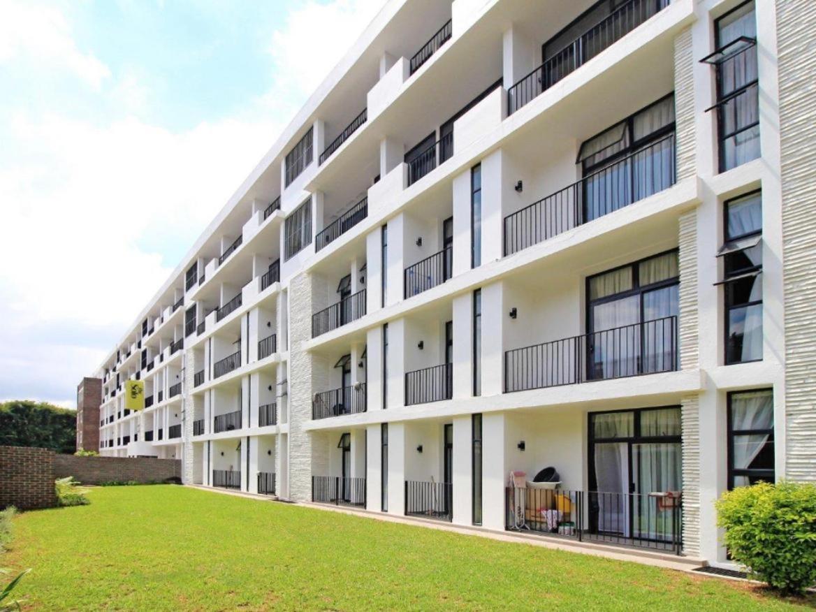 The Solo-two Bed Upmarket Unit Johannesburg