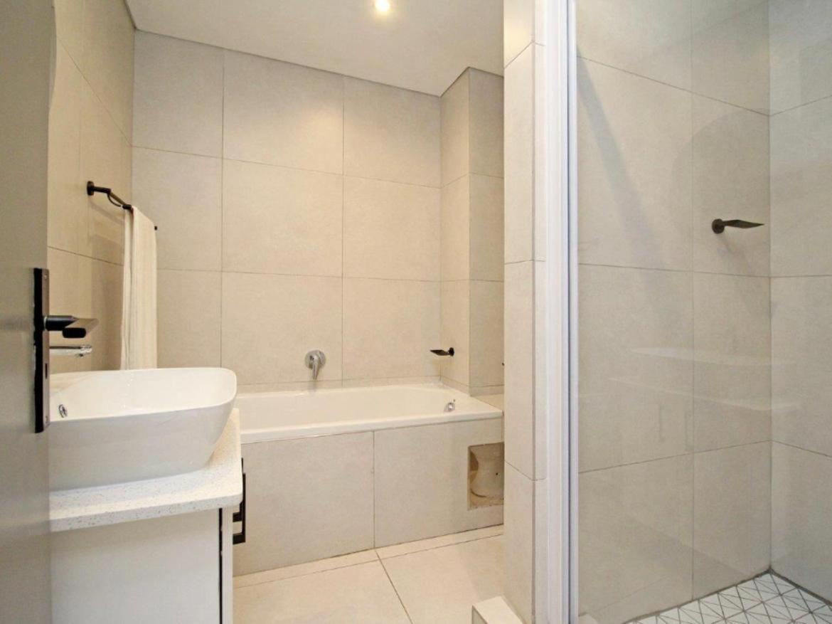 Apartment The Solo-two Bed Upmarket Unit