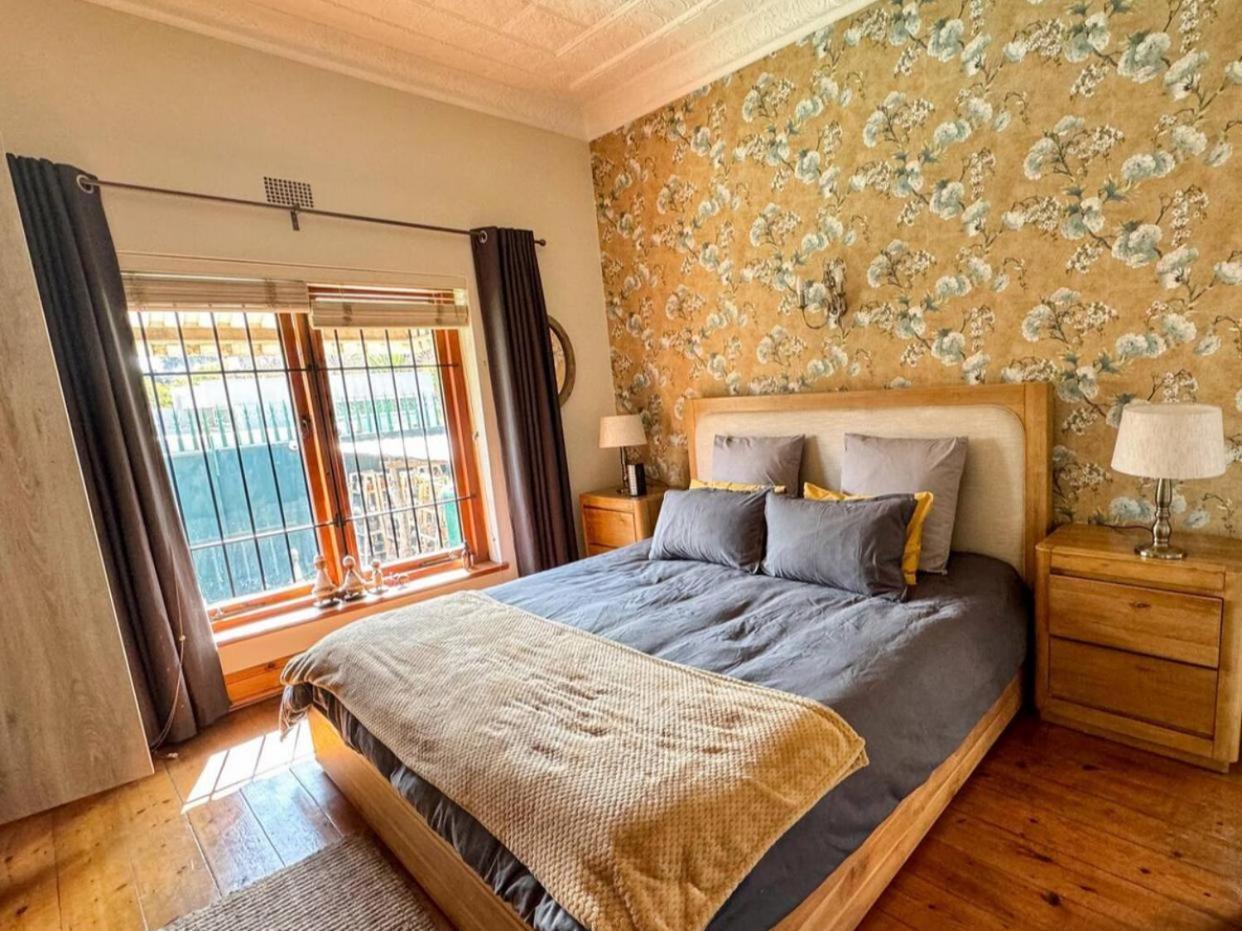 Elephant Outpost Parktown, Holiday home