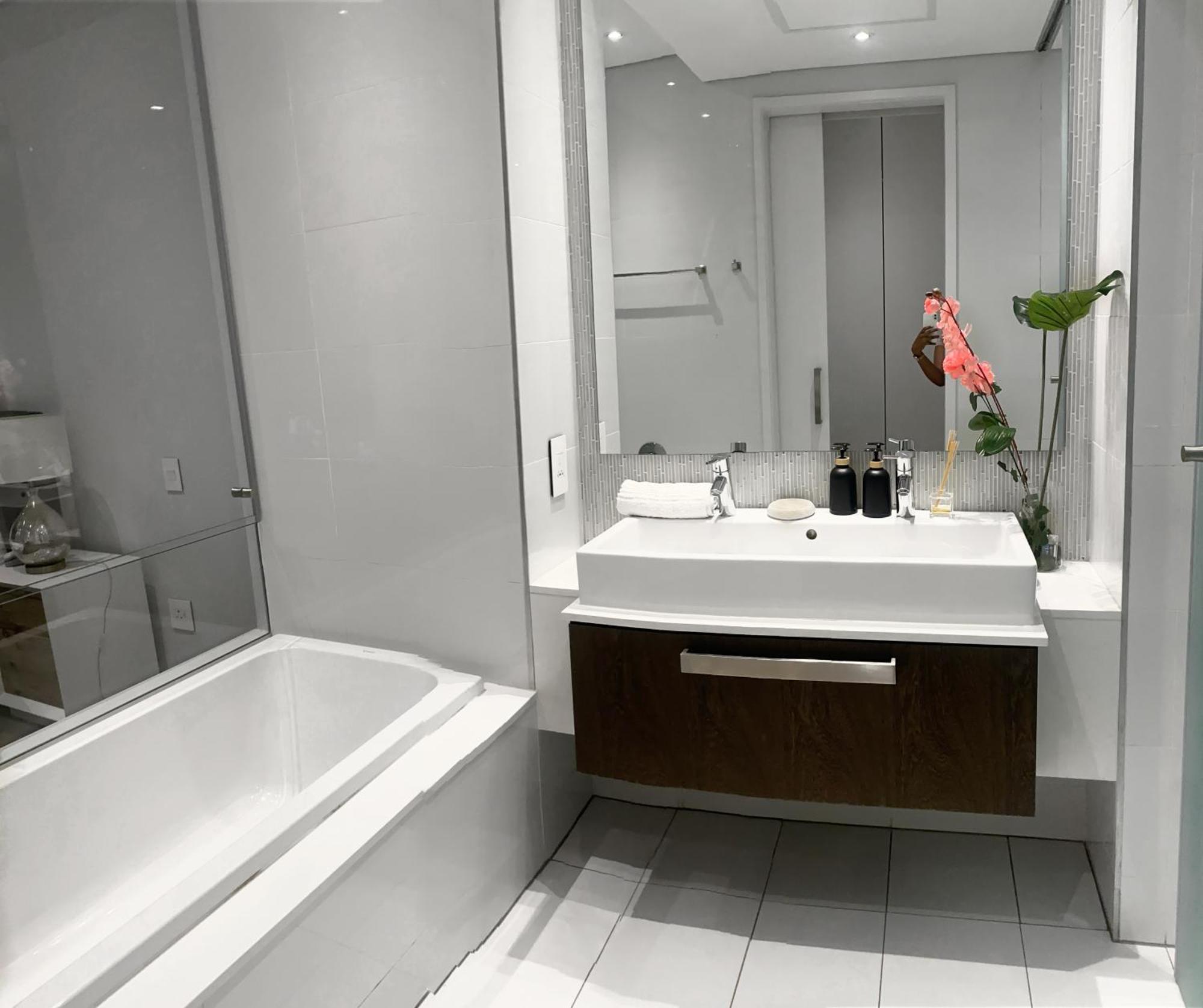 Sandton Skye Luxury Căn hộ *