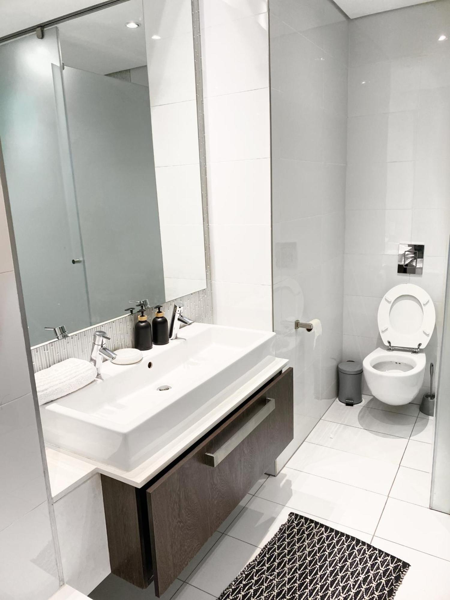Sandton Skye Luxury Căn hộ *