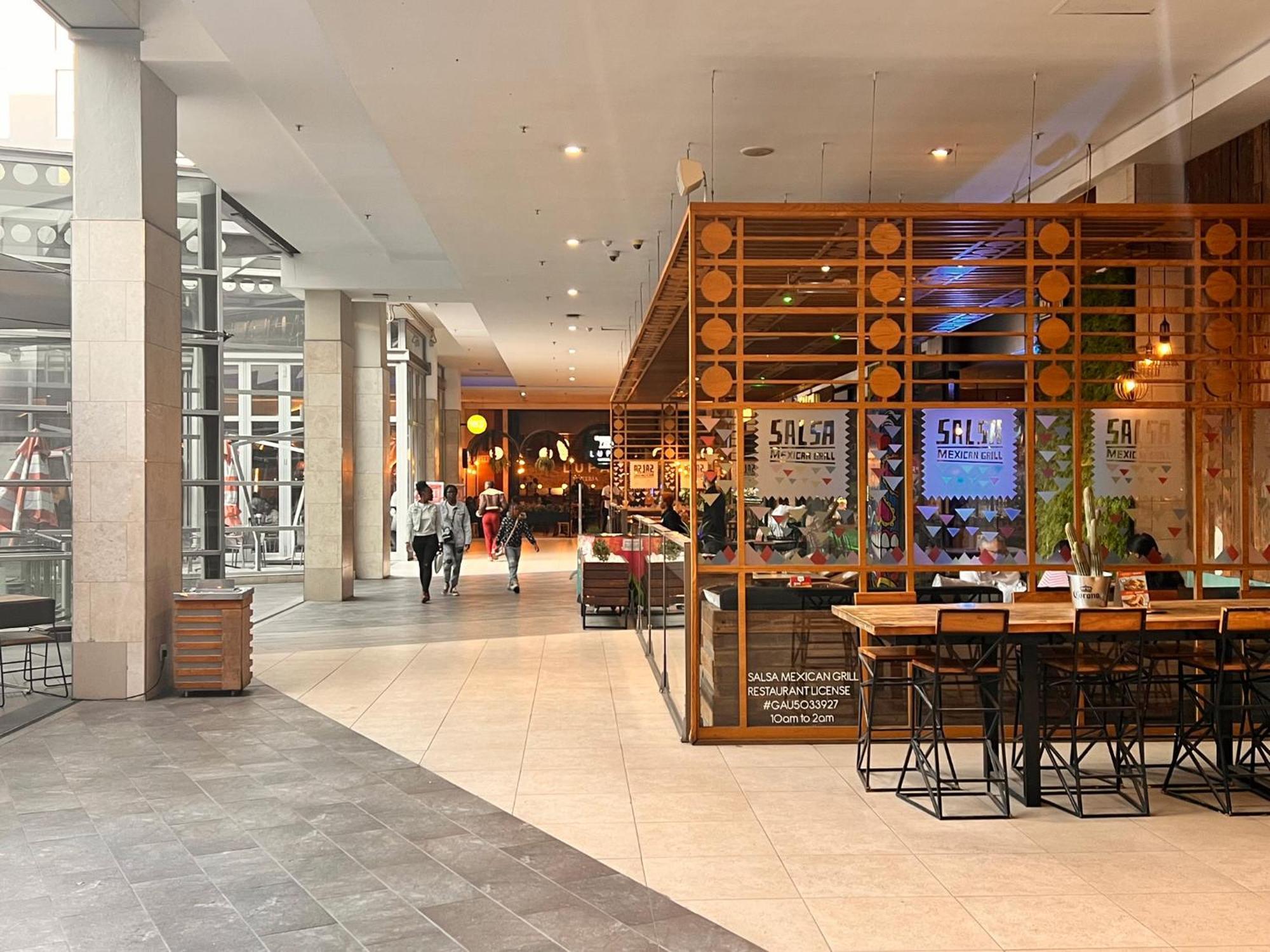 Executive 2-bedroom Luxury In Bedford Centre Mall *